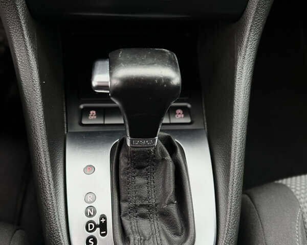 Синій Фольксваген Гольф, об'ємом двигуна 1.6 л та пробігом 258 тис. км за 8100 $, фото 49 на Automoto.ua