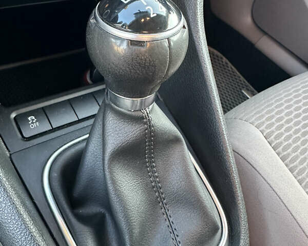 Синий Фольксваген Гольф, объемом двигателя 1.6 л и пробегом 243 тыс. км за 7599 $, фото 49 на Automoto.ua