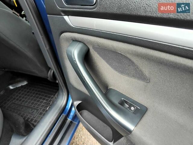 Синий Фольксваген Гольф, объемом двигателя 1.6 л и пробегом 292 тыс. км за 5990 $, фото 55 на Automoto.ua