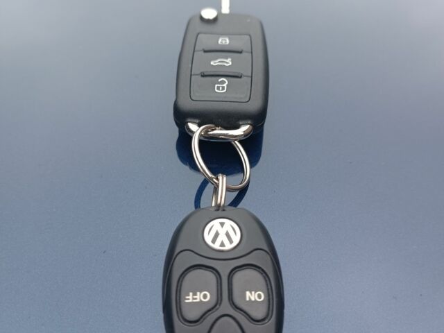 Синий Фольксваген Гольф, объемом двигателя 2 л и пробегом 256 тыс. км за 8800 $, фото 7 на Automoto.ua