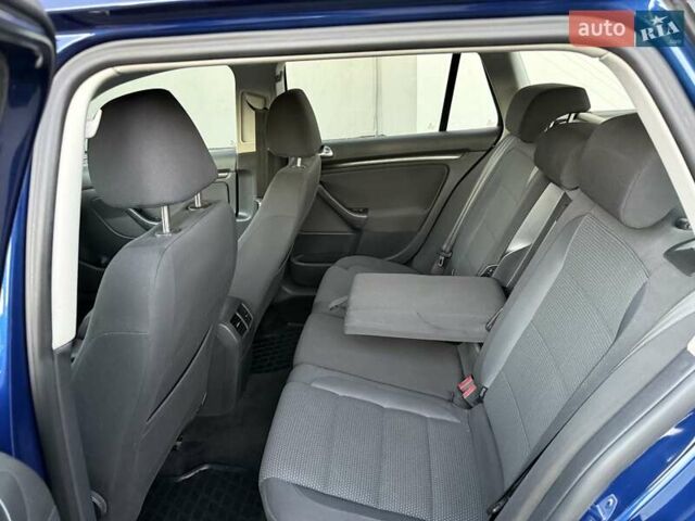 Синий Фольксваген Гольф, объемом двигателя 1.6 л и пробегом 289 тыс. км за 7400 $, фото 47 на Automoto.ua