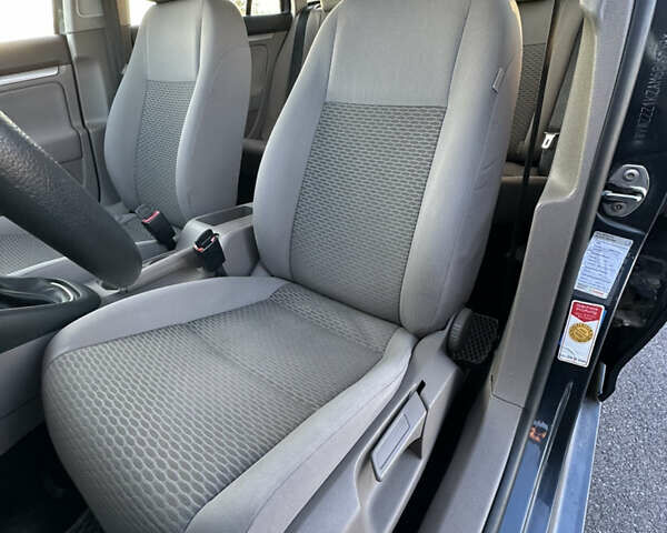 Синий Фольксваген Гольф, объемом двигателя 1.6 л и пробегом 243 тыс. км за 7599 $, фото 39 на Automoto.ua