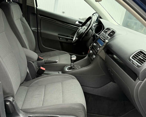 Синій Фольксваген Гольф, об'ємом двигуна 1.6 л та пробігом 258 тис. км за 8100 $, фото 68 на Automoto.ua