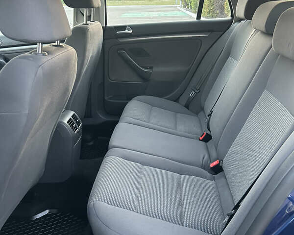 Синий Фольксваген Гольф, объемом двигателя 0 л и пробегом 190 тыс. км за 7300 $, фото 65 на Automoto.ua