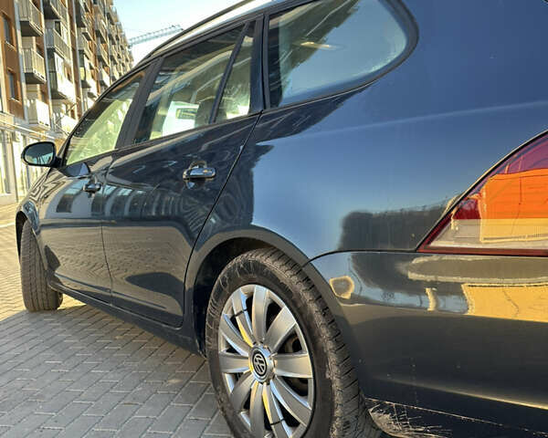 Синий Фольксваген Гольф, объемом двигателя 1.6 л и пробегом 290 тыс. км за 7400 $, фото 12 на Automoto.ua