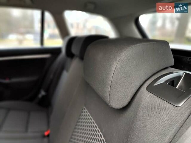 Синий Фольксваген Гольф, объемом двигателя 1.6 л и пробегом 292 тыс. км за 5990 $, фото 45 на Automoto.ua