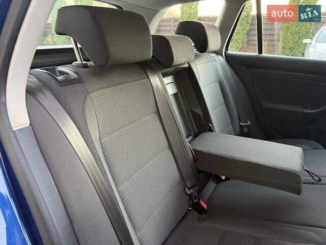 Синий Фольксваген Гольф, объемом двигателя 1.6 л и пробегом 289 тыс. км за 7400 $, фото 56 на Automoto.ua