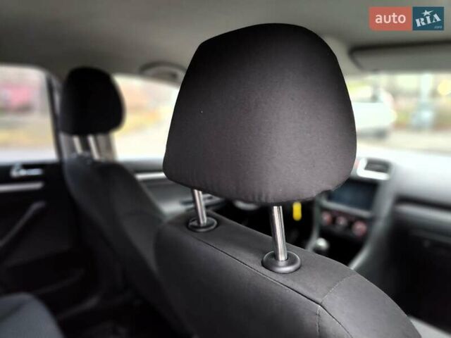 Синий Фольксваген Гольф, объемом двигателя 1.6 л и пробегом 292 тыс. км за 5990 $, фото 56 на Automoto.ua