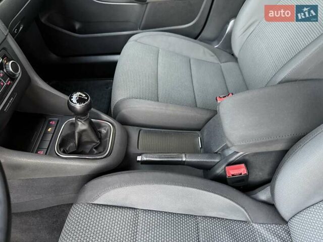 Синий Фольксваген Гольф, объемом двигателя 1.6 л и пробегом 289 тыс. км за 7400 $, фото 42 на Automoto.ua