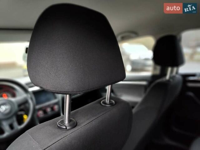 Синий Фольксваген Гольф, объемом двигателя 1.6 л и пробегом 292 тыс. км за 5990 $, фото 42 на Automoto.ua