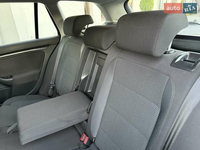 Синий Фольксваген Гольф, объемом двигателя 1.6 л и пробегом 289 тыс. км за 7400 $, фото 48 на Automoto.ua