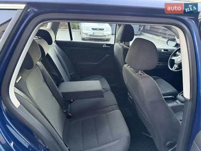 Синий Фольксваген Гольф, объемом двигателя 1.6 л и пробегом 289 тыс. км за 7400 $, фото 55 на Automoto.ua