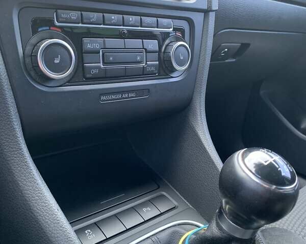 Синий Фольксваген Гольф, объемом двигателя 1.4 л и пробегом 214 тыс. км за 6800 $, фото 29 на Automoto.ua