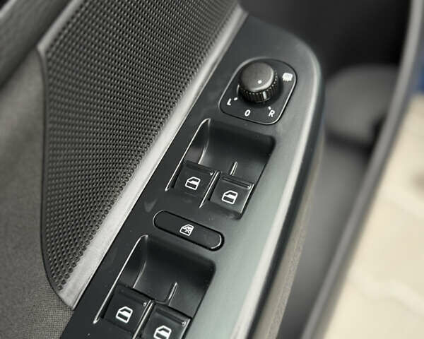 Синій Фольксваген Гольф, об'ємом двигуна 1.6 л та пробігом 258 тис. км за 8100 $, фото 43 на Automoto.ua