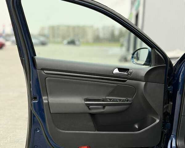 Синій Фольксваген Гольф, об'ємом двигуна 1.6 л та пробігом 258 тис. км за 8100 $, фото 38 на Automoto.ua