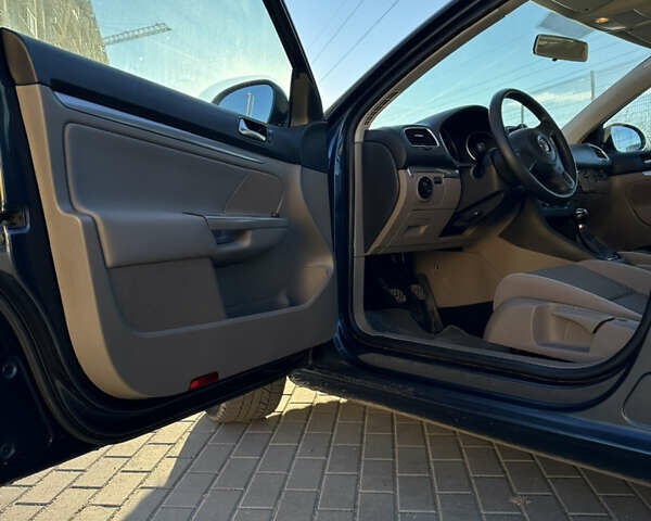 Синий Фольксваген Гольф, объемом двигателя 1.6 л и пробегом 290 тыс. км за 7400 $, фото 10 на Automoto.ua