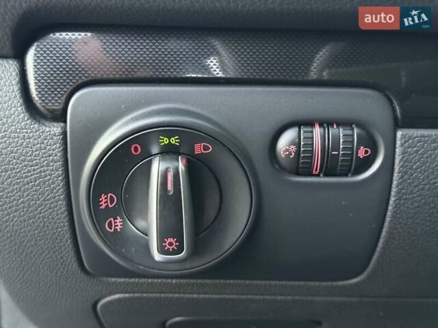 Синий Фольксваген Гольф, объемом двигателя 1.6 л и пробегом 289 тыс. км за 7400 $, фото 31 на Automoto.ua