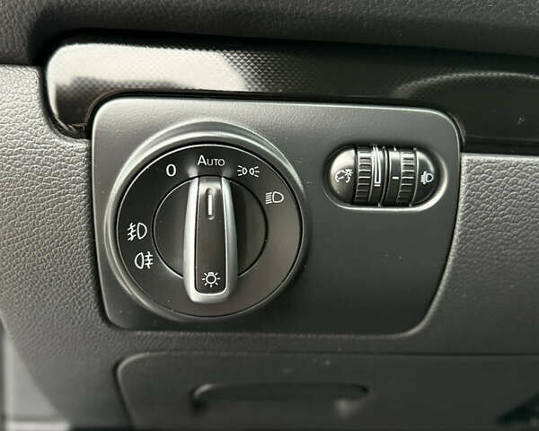 Синій Фольксваген Гольф, об'ємом двигуна 1.6 л та пробігом 258 тис. км за 8100 $, фото 39 на Automoto.ua