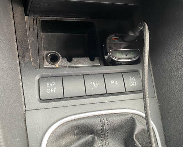 Синий Фольксваген Гольф, объемом двигателя 1.6 л и пробегом 286 тыс. км за 7200 $, фото 14 на Automoto.ua