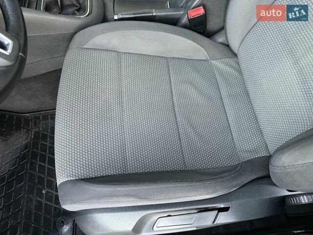 Синий Фольксваген Гольф, объемом двигателя 1.6 л и пробегом 289 тыс. км за 7400 $, фото 44 на Automoto.ua