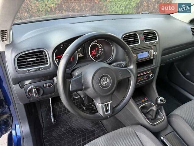 Синий Фольксваген Гольф, объемом двигателя 1.6 л и пробегом 289 тыс. км за 7400 $, фото 28 на Automoto.ua