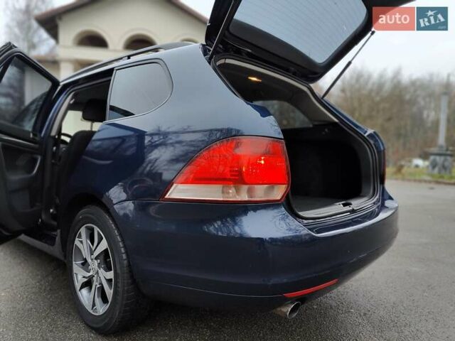 Синий Фольксваген Гольф, объемом двигателя 1.6 л и пробегом 292 тыс. км за 5990 $, фото 12 на Automoto.ua