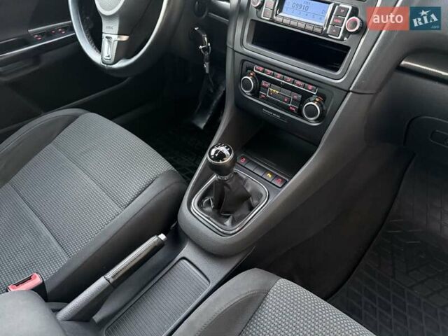 Синий Фольксваген Гольф, объемом двигателя 1.6 л и пробегом 289 тыс. км за 7400 $, фото 61 на Automoto.ua