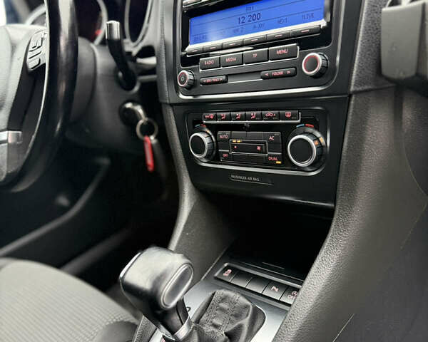 Синій Фольксваген Гольф, об'ємом двигуна 1.6 л та пробігом 258 тис. км за 8100 $, фото 72 на Automoto.ua