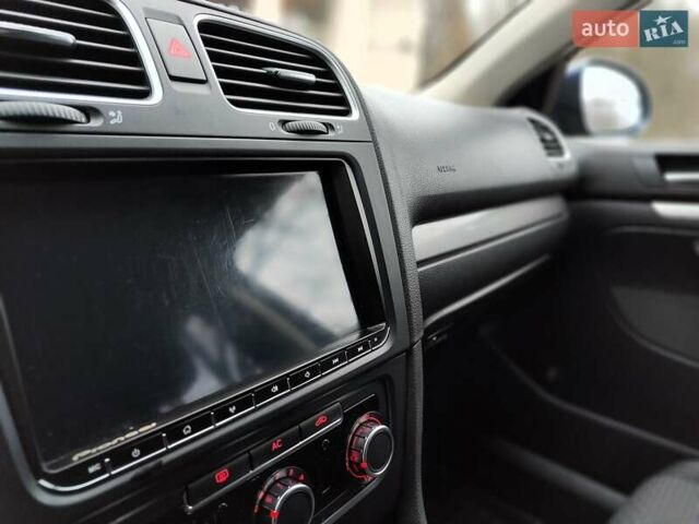 Синий Фольксваген Гольф, объемом двигателя 1.6 л и пробегом 292 тыс. км за 5990 $, фото 38 на Automoto.ua