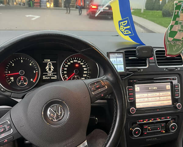 Синий Фольксваген Гольф, объемом двигателя 1.6 л и пробегом 237 тыс. км за 7800 $, фото 5 на Automoto.ua