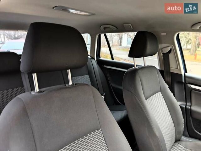 Синий Фольксваген Гольф, объемом двигателя 1.6 л и пробегом 292 тыс. км за 5990 $, фото 53 на Automoto.ua