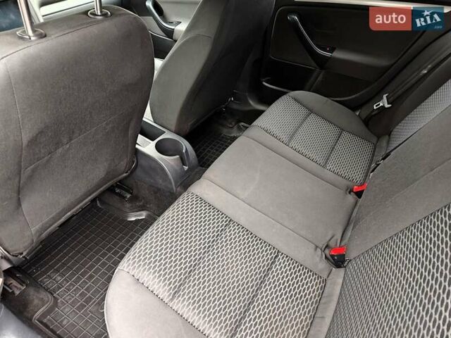 Синий Фольксваген Гольф, объемом двигателя 1.6 л и пробегом 292 тыс. км за 5990 $, фото 43 на Automoto.ua