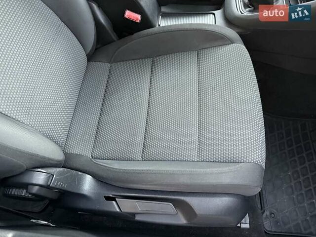 Синий Фольксваген Гольф, объемом двигателя 1.6 л и пробегом 289 тыс. км за 7400 $, фото 60 на Automoto.ua