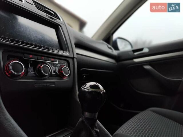 Синий Фольксваген Гольф, объемом двигателя 1.6 л и пробегом 292 тыс. км за 5990 $, фото 39 на Automoto.ua