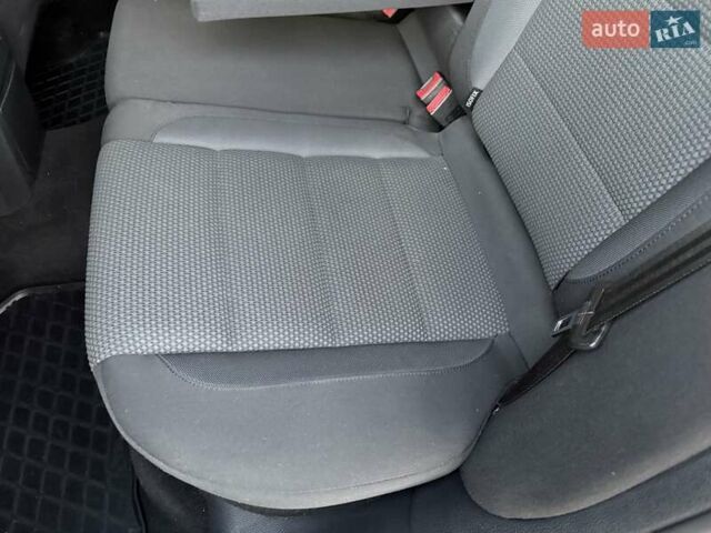 Синий Фольксваген Гольф, объемом двигателя 1.6 л и пробегом 289 тыс. км за 7400 $, фото 49 на Automoto.ua