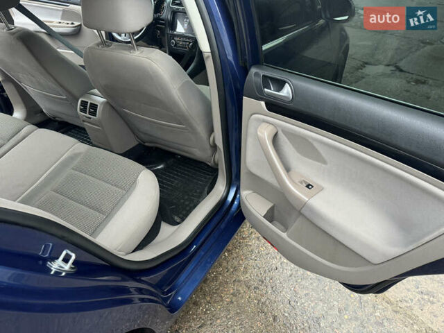 Синій Фольксваген Гольф, об'ємом двигуна 1.6 л та пробігом 239 тис. км за 7250 $, фото 33 на Automoto.ua