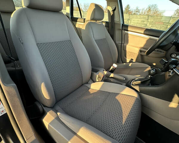 Синий Фольксваген Гольф, объемом двигателя 1.6 л и пробегом 243 тыс. км за 7599 $, фото 40 на Automoto.ua