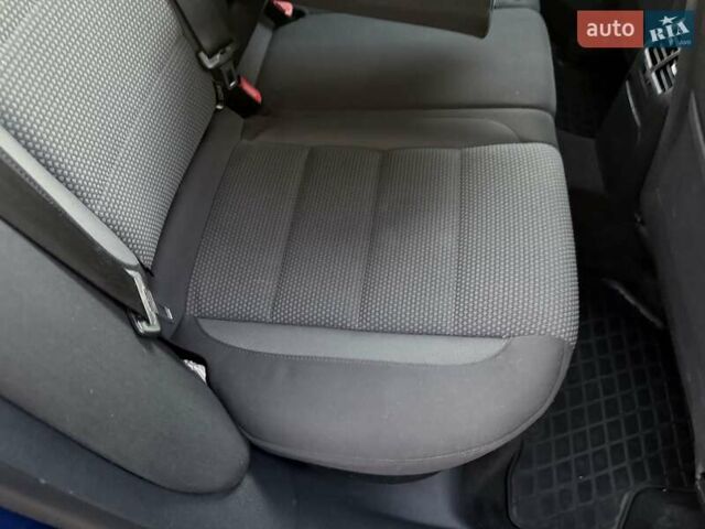 Синий Фольксваген Гольф, объемом двигателя 1.6 л и пробегом 289 тыс. км за 7400 $, фото 57 на Automoto.ua