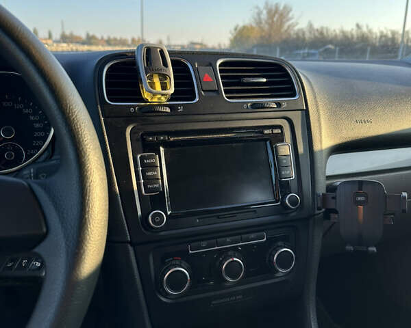 Синий Фольксваген Гольф, объемом двигателя 1.6 л и пробегом 243 тыс. км за 7599 $, фото 46 на Automoto.ua