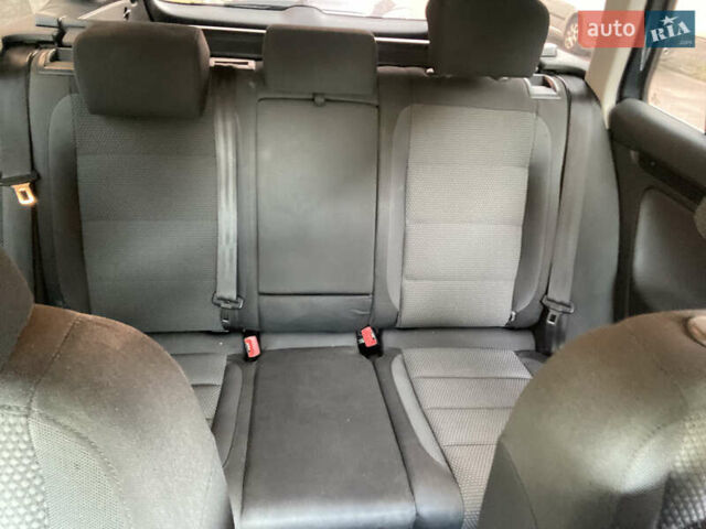 Синий Фольксваген Гольф, объемом двигателя 1.6 л и пробегом 334 тыс. км за 8051 $, фото 4 на Automoto.ua