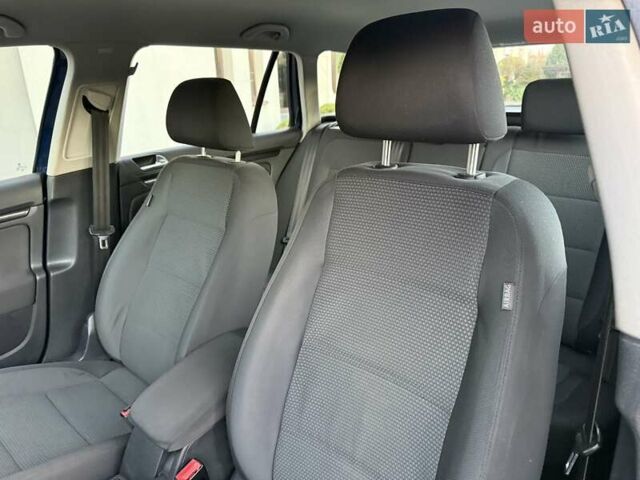 Синий Фольксваген Гольф, объемом двигателя 1.6 л и пробегом 289 тыс. км за 7400 $, фото 43 на Automoto.ua