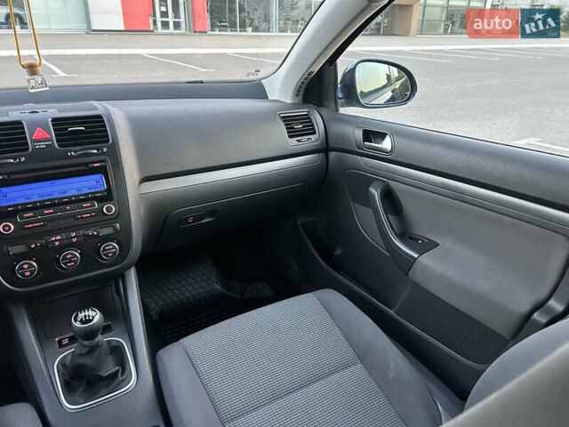 Синий Фольксваген Гольф, объемом двигателя 0 л и пробегом 190 тыс. км за 7300 $, фото 68 на Automoto.ua