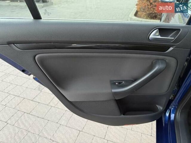 Синий Фольксваген Гольф, объемом двигателя 1.6 л и пробегом 289 тыс. км за 7400 $, фото 45 на Automoto.ua