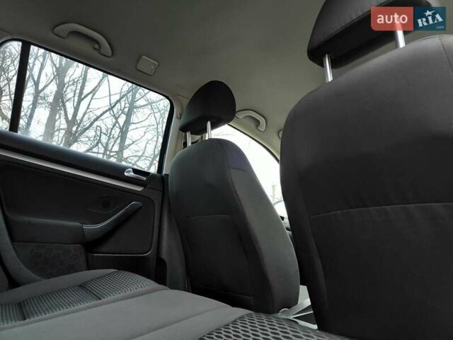 Синий Фольксваген Гольф, объемом двигателя 1.6 л и пробегом 292 тыс. км за 5990 $, фото 58 на Automoto.ua