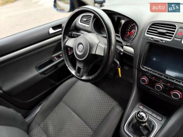 Синий Фольксваген Гольф, объемом двигателя 1.6 л и пробегом 292 тыс. км за 5990 $, фото 50 на Automoto.ua