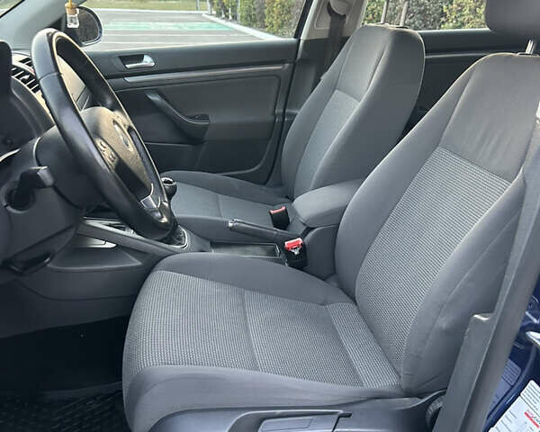 Синий Фольксваген Гольф, объемом двигателя 0 л и пробегом 190 тыс. км за 7300 $, фото 130 на Automoto.ua