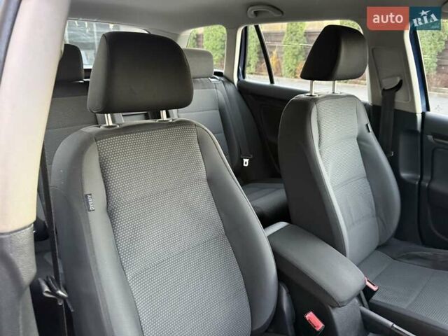 Синий Фольксваген Гольф, объемом двигателя 1.6 л и пробегом 289 тыс. км за 7400 $, фото 59 на Automoto.ua