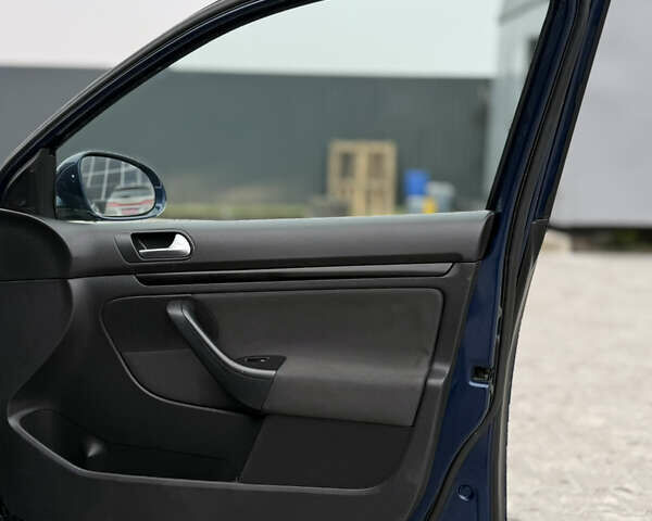 Синій Фольксваген Гольф, об'ємом двигуна 1.6 л та пробігом 258 тис. км за 8100 $, фото 82 на Automoto.ua