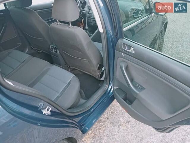 Синий Фольксваген Гольф, объемом двигателя 1.6 л и пробегом 296 тыс. км за 7550 $, фото 21 на Automoto.ua