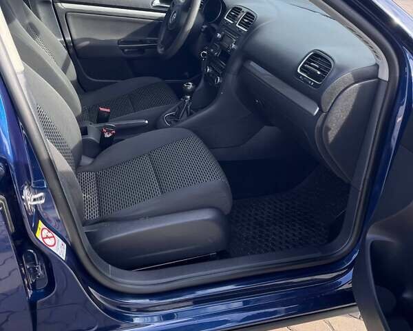 Синий Фольксваген Гольф, объемом двигателя 1.6 л и пробегом 296 тыс. км за 7400 $, фото 14 на Automoto.ua